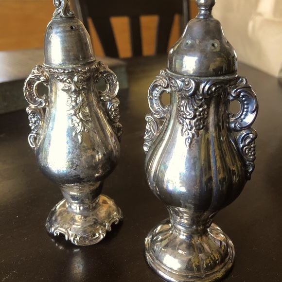 Two Baroque Wallace Silverplate Shakers - Picture 2 of 14